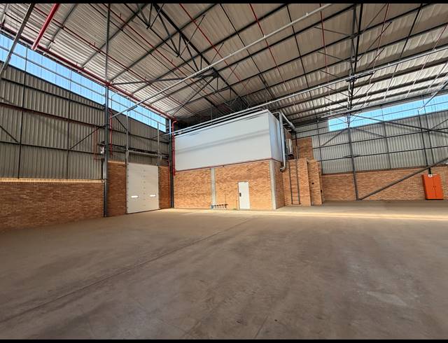 1,765M² WAREHOUSE TO LET IN AIRPORT PARK